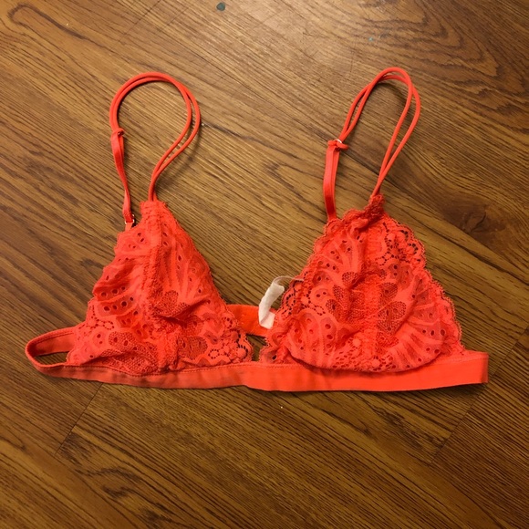 Red lacy bralette - Picture 2 of 3